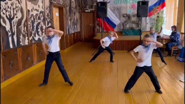 Мини-концерт Мы парни бравые смотреть онлайн