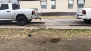 Dodge Ram 1500 5.7 hemi vs Dodge Ram 1500 5.7 hemi (Tug of war)