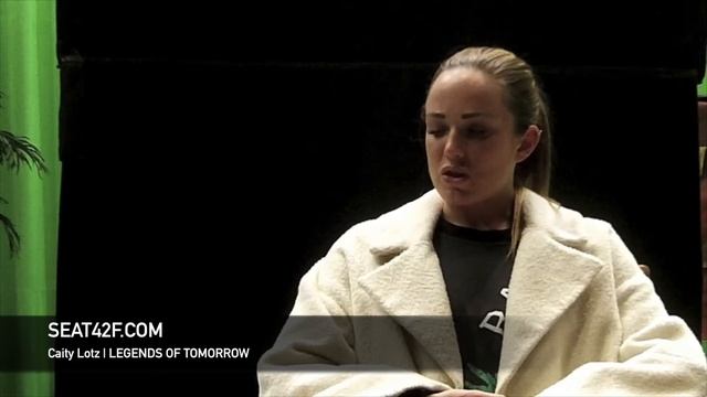 Caity Lotz LEGENDS OF TOMORROW Set Visit Interview смотреть онлайн