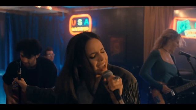 purple hearts Cassie singing sweet caroline (sofia carson) смотреть онлайн