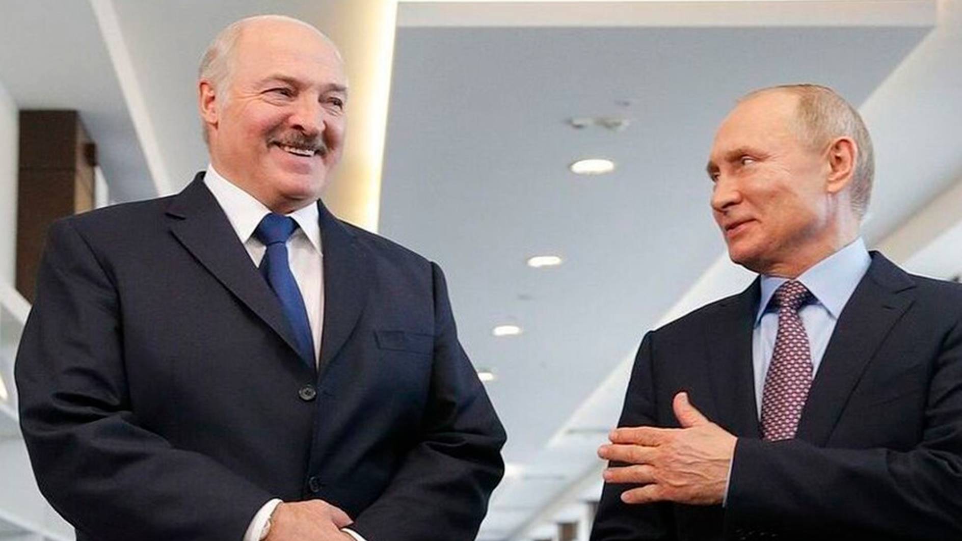 Лукашенко передал Путину секретный подарок на день рождения