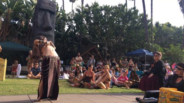 Veronica Lynn Belly Dances at Tiki Oasis 2017 смотреть онлайн