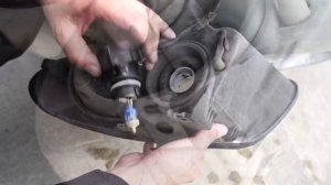 HOW TO REPLACE HEADLIGHT BULB (Tips and Tricks)