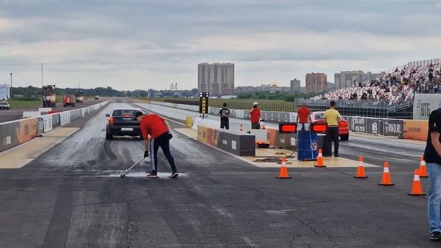 Chrysler 300C SRT8 twinturbo vs Mutang turbo