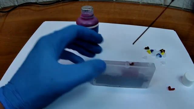 Пользователям плоттеров HP T120/520/125/525. Как заправить ПЗК.Где находится воздушное отверстие.711 смотреть онлайн