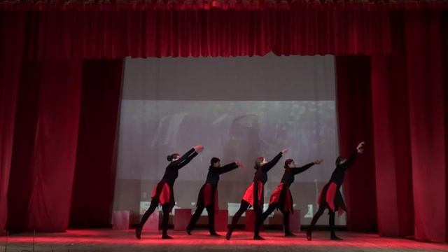 танец "Возвращайтесь"