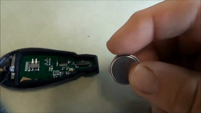 Chrysler Town and Country & Dodge Grand Caravan Key Fob Battery Replacement смотреть онлайн