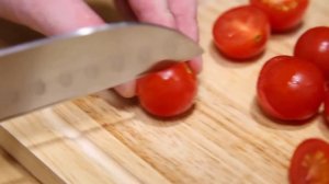 This tomato, eggplant and bell pepper salad is so delicious! Easy salad recipe. Eggplant salad.