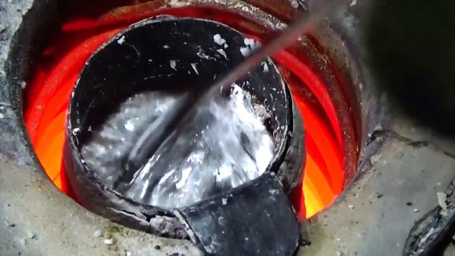 #Металл льем в формы .Муфельная печь.Metal pouring into molds.