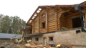 Особняк под снос: в деревне Никульское демонтируют нелегально возведенный терем