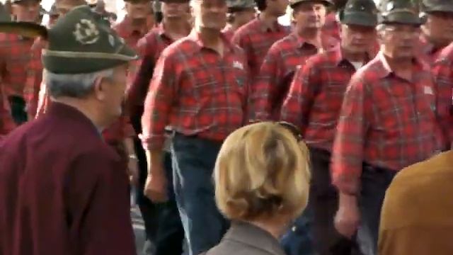 SFILATA DEGLI ALPINI A TORINO смотреть онлайн