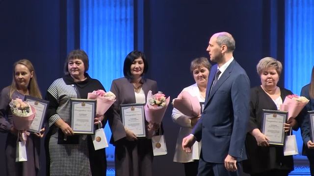 церемония награждения  премией губернатора и знаком отличия "Учитель Оренбуржья" 04.10.2024 смотреть онлайн