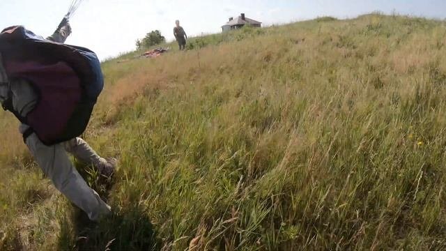 Параплан летает без мотора в динамическом потоке. Склон Новоселки. Есенинская Русь!