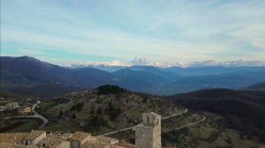 Кастель-дель-Монте, жемчужина итальянской провинции Л'Акуила