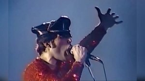 Queen - Keep Passing The Open Windows