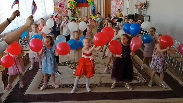 Флешмоб День России, 2022 смотреть онлайн