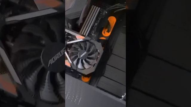 Решил почистить системный корпус от пыли. Поменял видеокарту с RTX 2060 на RTX 3090.