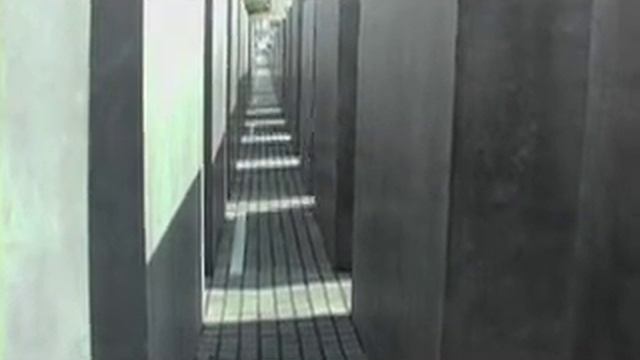 Solo with Berlin 4- Holocaust Memorial смотреть онлайн