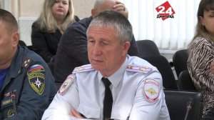 ДЕТЯМ УСТАНОВИТЬ РОДИТЕЛЬСКИЙ КОНТРОЛЬ, А ПЕНСИОНЕРОВ ПЕРЕВЕСТИ НА КНОПОЧНЫЕ ТЕЛЕФОНЫ