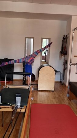 RealPilates, пилатес в Донецке. Тренажёр Бочка с лестницей, фрагмент тренировки