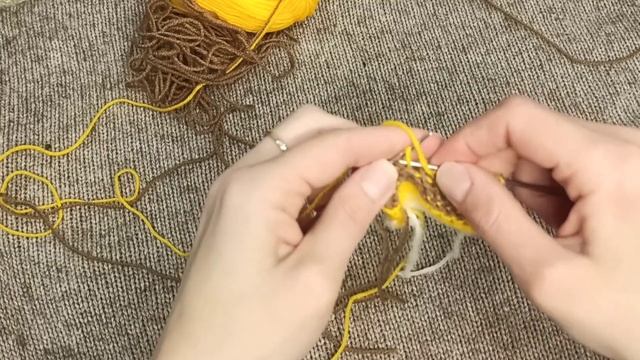 Красивый узор спицами для двух или трех цветов. Узор подходит для кардиганов, шапок. Плотная вязка смотреть онлайн