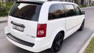 CHRYSLER TOWN & COUNTRY, 2010