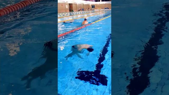 А сколько вы можете продержаться под водой?) #born4swim #shorts #школаплавания