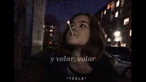 me la paso rolando,fumando por la cuadra voy zumbando...