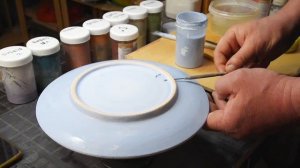 Создаем тарелку из глины. Урок 4 - глазуруем низ тарелки.