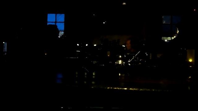 Don't You Worry 'Bout a Thing смотреть онлайн