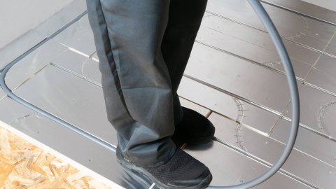 Теплый пол без стяжки в каркасном деревянном доме доме на сваях и деревянном перекрытии