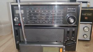 XHDATA D-808  SONY TFM-2000F. 25900 kHz. BBC