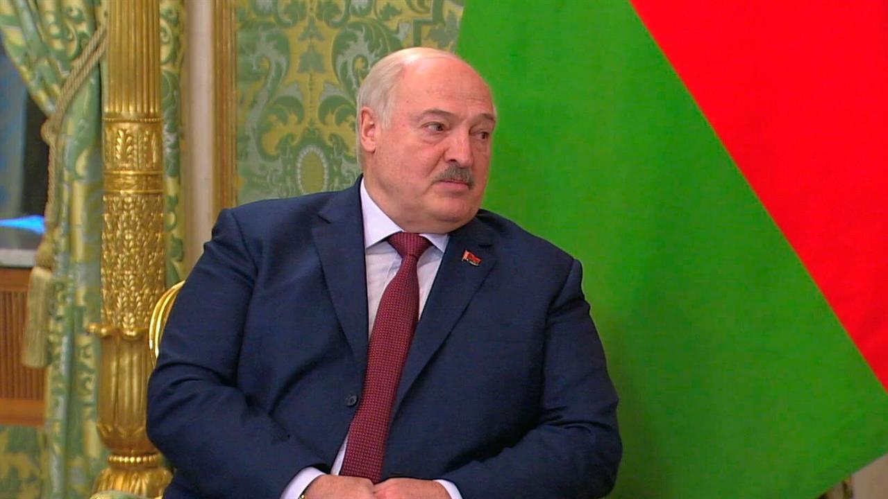 Лукашенко: Запад планировал удушить Россию и Белоруссию экономически, но не вышло