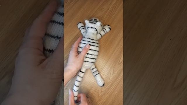 Тигренок спицами. Tiger knitting pattern смотреть онлайн