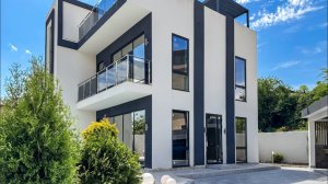 Очередной стильный коттедж с бассейном в Сочи поступил в продажу