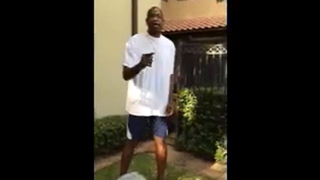 Dikembe Mutombo accepts Michelle Nunn's ALS Ice Bucket Challenge смотреть онлайн