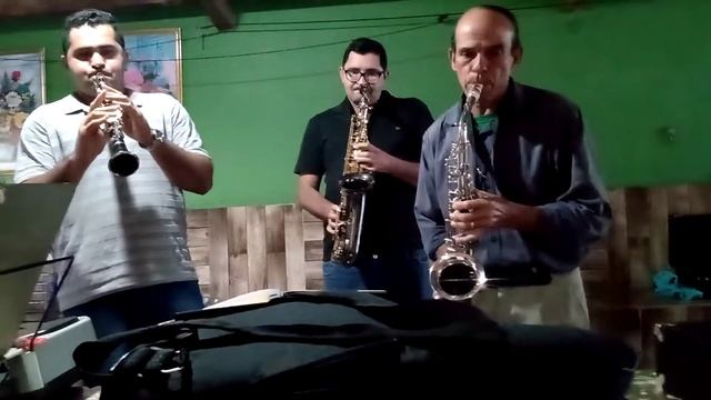 Léo clarinete.luciano sax e nosso cooperador Romildo sax смотреть онлайн