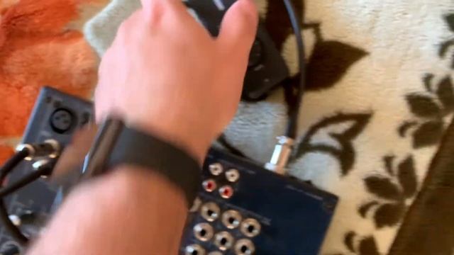 Подключить микрофон к телефону. И даже целый оркестр. Крутой звук в прямом эфире инстаграм!