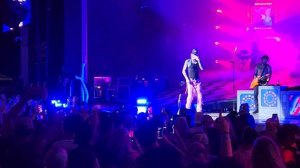 Machine Gun Kelly- Roll The Windows Up (live in Syracuse 2022)- Mainstream Sellout Tour