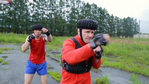 Отработка ударов и тренировка в кикбоксинге