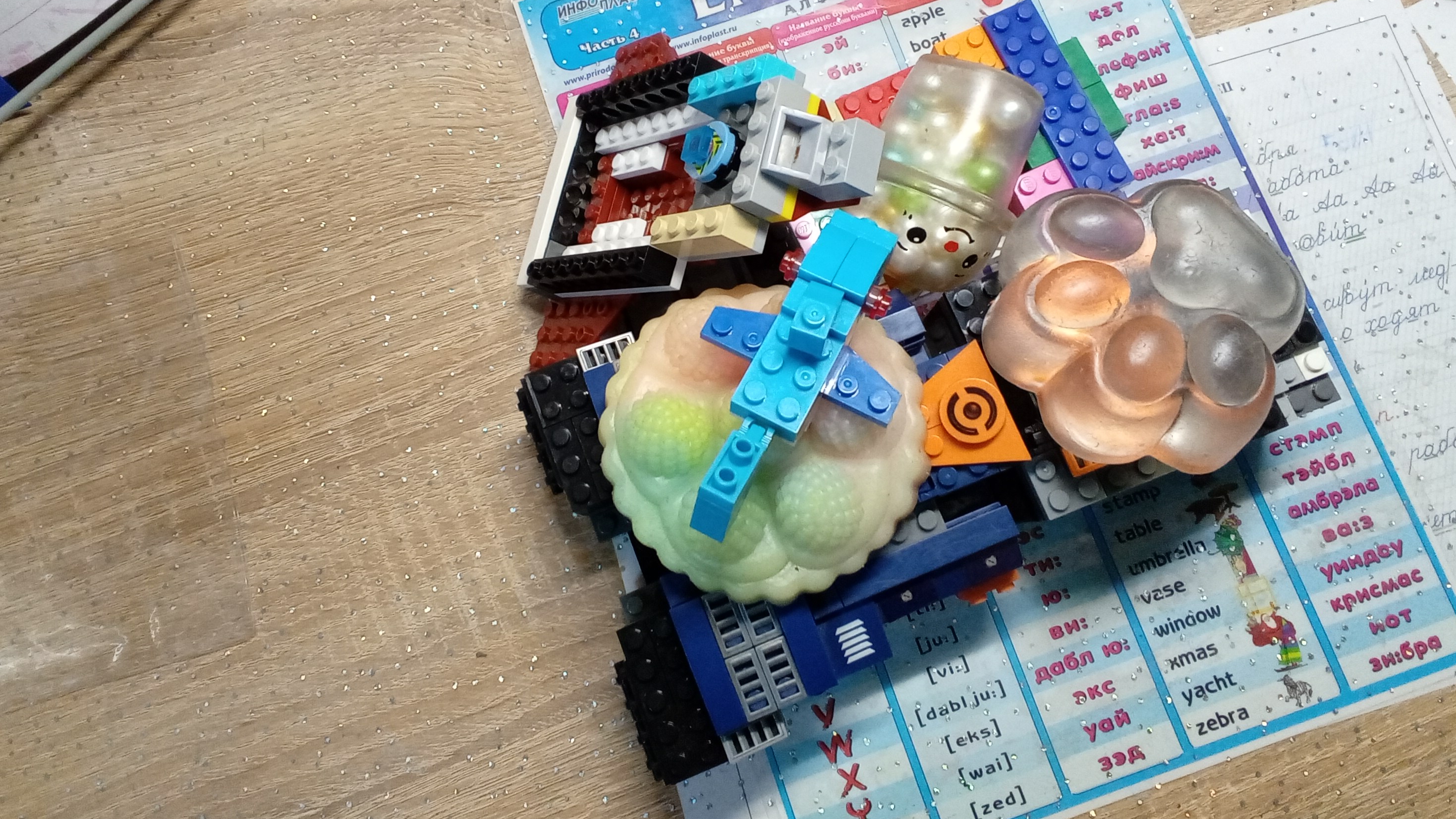 обзор на поделки из лего и Тапа лапка и Таба сквиша