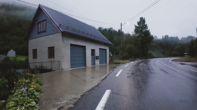 Прогулка под дождём. Туманная утренняя прогулка в Хьелле — Норвегия. Walking in the rain.