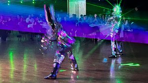 Фирменный танец - Зеркальные люди "Невидимки"