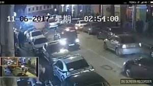 Бентли на углу перекрёстка Ломоносова и Думской въехала в припаркованные автомобили.