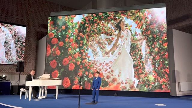 «Идет солдат по городу» смотреть онлайн