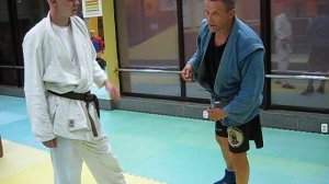 2016 год. Удушение петелькой в стойке или бросок захватом за пятку.