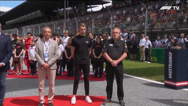 A minutes silence for Dilano van 't Hoff at the Austrian Grand Prix смотреть онлайн