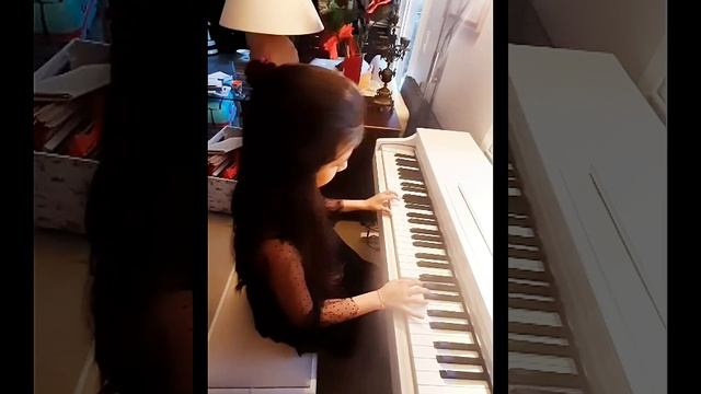 #7##Alessandra débutant 2 menuet en sol majeur JS Bach concours claude Kahn# смотреть онлайн