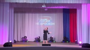 Девушка проникновенно поет о войне. Летчица (cover Юлия Паршута)