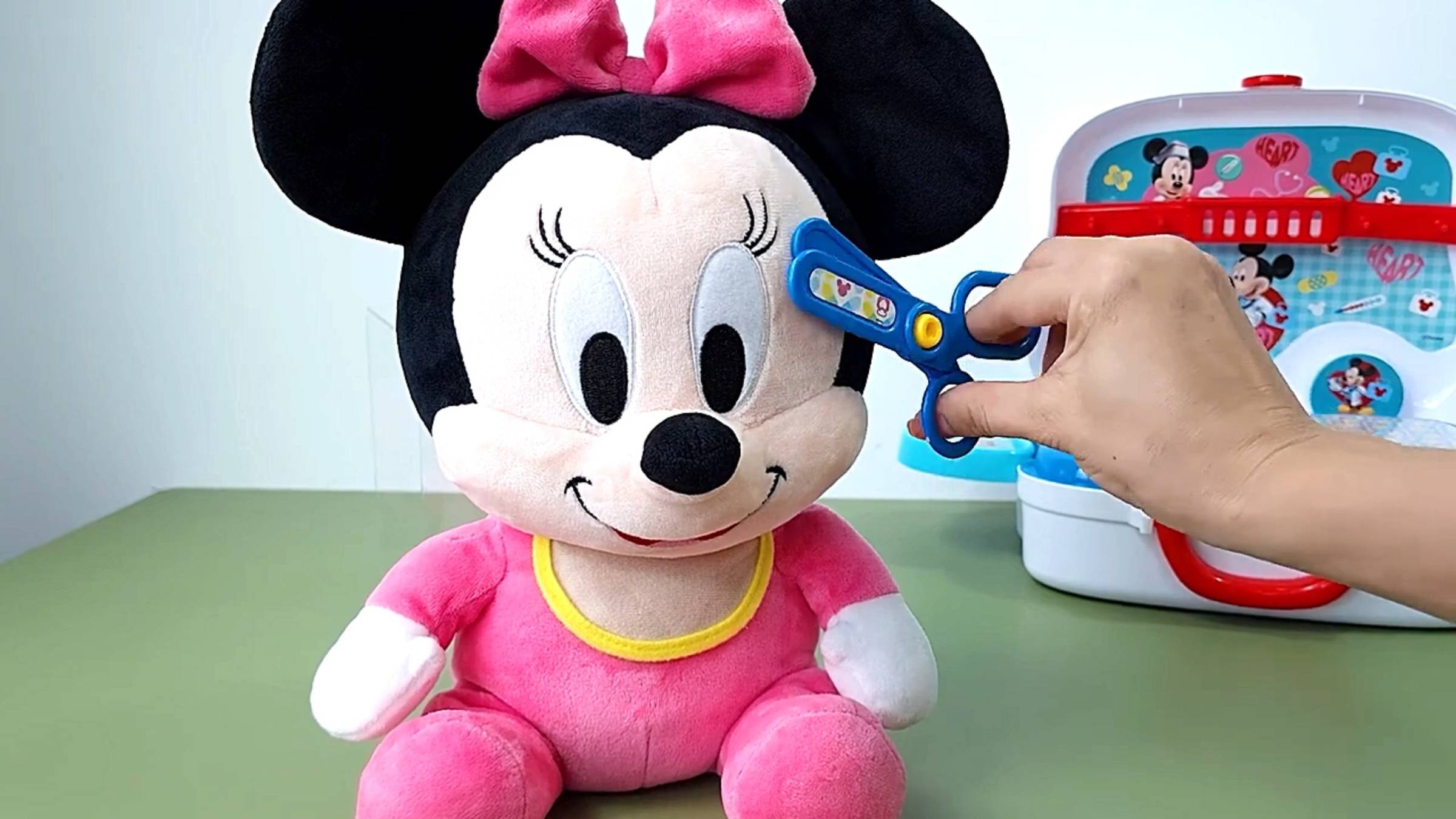 Мультики для малышей. Развивающие игрушки. Набор Disney Минни смотреть онлайн